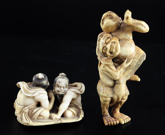 Two Japanese ivory netsuke of wrestlers, 19th century, 6.8cm